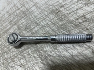 HUSKY 20201 1/4'' Drive Knurled Handle Round Head Ratchet - Picture 1 of 7
