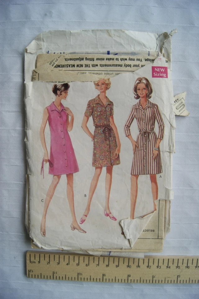 1969 Style Pattern No. 2438 misses dresses, size 16, 38 in bust - Image 1 of 1