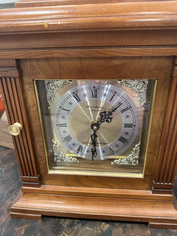 Strausbourg Manor Quartz  Bracket Table Mantle Clock Westminster 13.5" As Is Cover