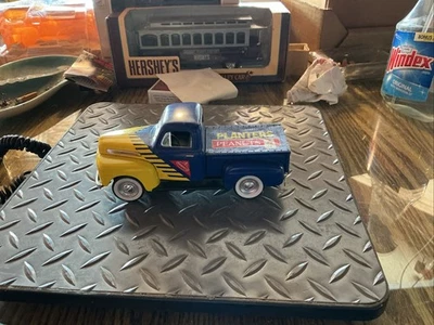 Camioneta Ford Liberty Classics #68511 Planters Peanuts 1948 fundida a presión caja original Foto 1 de 4