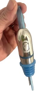 Botella de ginebra Bombay Sapphire para verter caño - NUEVA - RARA vajilla - Imagen 1 de 6