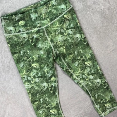 The North Face Women's Green Camo Print Crop Leggings XL Activewear Pants - Image 1 of 4