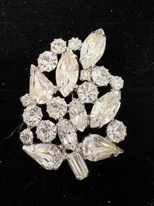 Broche Vintage Blanco Pin Brillante Estrás Tono Plata Joyería Firmado - Imagen 1 de 16
