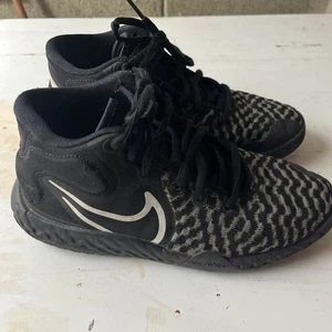 Nike KD Trey 5 VIII Basketballschuhe GS "Black / White" CT1425-003 Youth 4 - Bild 1 von 6