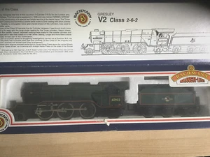 BACHMANN 31 554 V2 60903 with double chimney in BR lined green - top loco - Picture 1 of 3