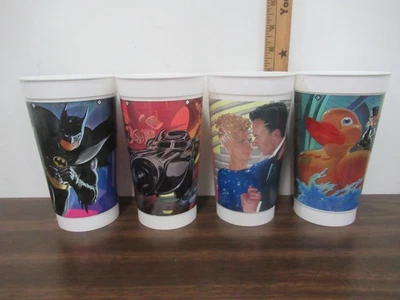 Batman devuelve lote de 4 tazas McDonald's con tapas de disco volador BONITO Foto 1 de 4