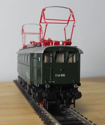 Liliput L132544 HO Gauge DB E44 electric locomotive in green livery - Image 1 of 4