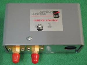 JOHNSON CONTROLS PENN P145CNA-12 OIL FAILURE CUTOUT PRESSURE CONTROL 9 PSI 120 S - Picture 1 of 1