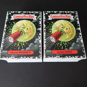 2023 SERIE 2 MÜLLEIMER KINDER INTERGOOLACTIC MAYHEM 200-KARTEN SCHWARZES LOCH SET - Bild 1 von 4