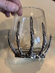 2 copas de cóctel de rocas de vino sin tallo de mano esqueleto de peltre gótico Halloween - Imagen 1 de 11