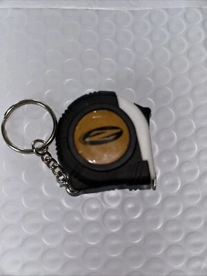 Cinta métrica marca Zipp Wheels con llavero, aspecto de fibra de carbono blanco y negro Foto 1 de 2