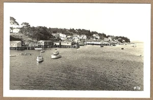 Barche ed edifici costieri New Harbor, ME RPPC - Lorimer E. Brackett #476 - Foto 1 di 2