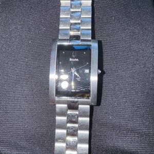 mens bulova watch Nice Storage Unit Find Needs Battery - Picture 1 of 3