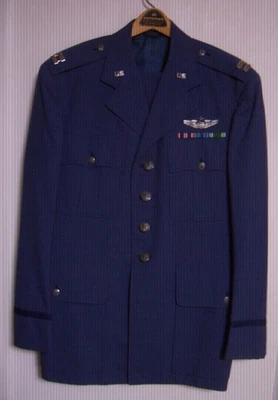 VINTAGE US AIR FORCE OFFICER'S BLUE UNIFORM - Image 1 of 4