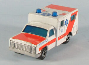MATCHBOX Ambulance Paramedics (White/Orange) Scale Diecast Model BARGAIN! SALE!