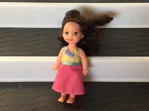 Muñeca Barbie's Sister Kelly 1994 vintage Mattel 4,5 con vestido - Imagen 1 de 3