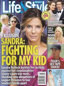 Life & Style Magazine 12/21/2009 Sandra Bullock Angelina Jolie Tiger Woods - Picture 1 of 2