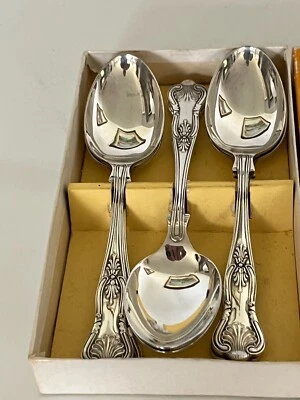 JUEGO DE 6 CUCHARAS DE POSTRE CHAPADAS EN PLATA DOBLE GOLPE PATRÓN REYES (SPDS-T6) Foto 1 de 4