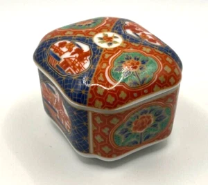 Japanese Signed Porcelain Imari Trinket Box Floral Decoration - Picture 1 of 8