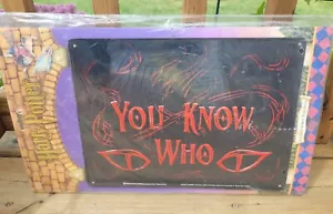 Letrero de hojalata de metal "You Know Who" de colección Harry Potter 2000 Schylling nuevo - Imagen 1 de 5