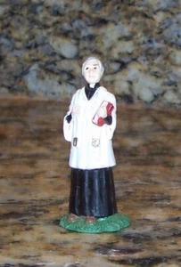 Midwest Of Cannon Falls Valley Villaggio di Natale Sacerdote Statuina Pastore Ministro - Foto 1 di 3