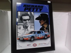 RICHARD PETTY BILD DURCH DIE JAHRE MIT AUTO - Bild 1 von 1