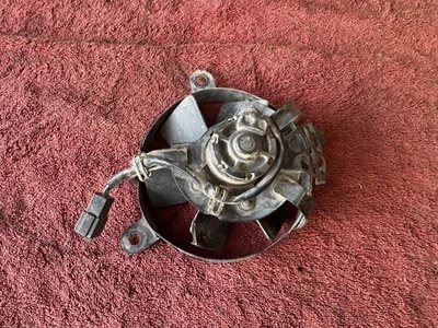 Ventilador de refrigeración del radiador del motor Kawasaki KLR650 1987-2007 FABRICANTE DE EQUIPOS ORIGINALES Foto 1 de 2