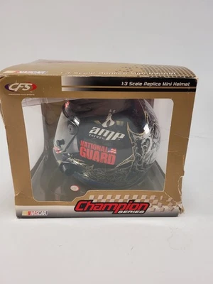 Champion Series CFS 88 Dale Jr Amp Casco Guardia Nacional 09HELM-DJAP Foto 1 de 4