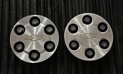 Оригинальные колпаки ступицы для Chevrolet Tahoe Silverado Suburban 2000–2003 годов выпуска  - Изображение 1 из 2