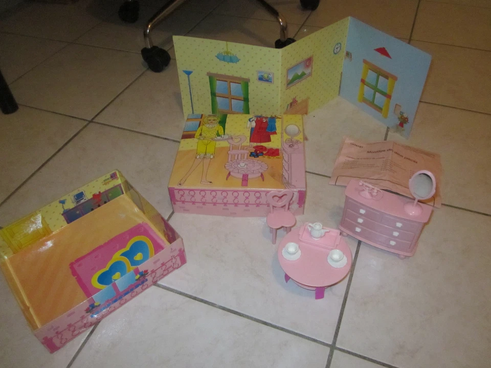  Ancien Jouet Maison De Poupée Damart + Meubles & Accessoires  - Photo 1/1