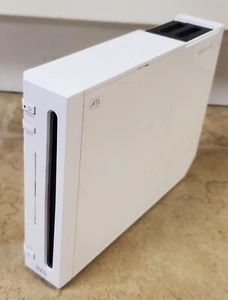 Nintendo Wii System White RVL-001 Console Only Powers On AV Not Working - Picture 1 of 6