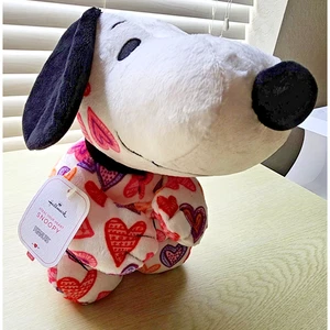 PLUSH-SNOOPY STEAL YOUR HEART-By Hallmark-RETIRED-NWT - Picture 1 of 14