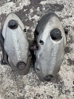 Pinzas de freno delanteras Mercedes-Benz Brembo 2003-2011 OEM Foto 1 de 4