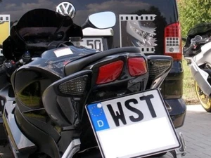 Schwarze Heck Blinker Suzuki GSXR GSX R 1000 K7 K8 smoked rear signals - Picture 1 of 2