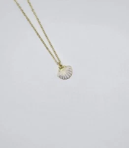 Shell necklace, Shell charm necklace, Tiny shell necklace, Daily necklace - Picture 1 of 1