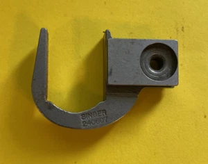 *NOS* 240607-SINGER-FEED LIFTING FORK-FOR SEWING MACHINES *FREE SHIPPING* - Picture 1 of 3