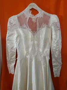 #99-Wonderful Ivory Victorian Wedding Dress, By ILgwu size 12 TODAY ONLY! - Picture 1 of 17