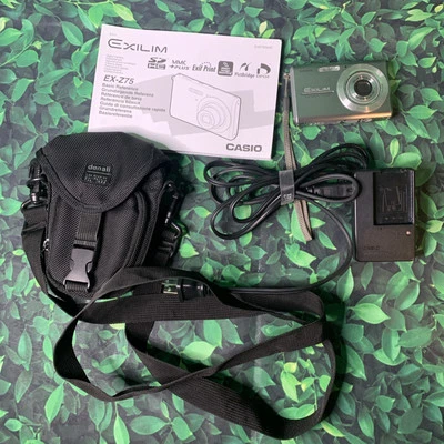 Casio Exilim EX-Z77 Compact Digital Camera - Silver 7.2 MP With Case - Image 1 of 4