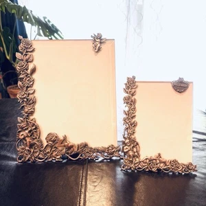 Set 2 cornici vintage in peltro "Rosa e angelo amore" per quadri 7"x10" e 5"x7" - Foto 1 di 11