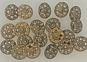 Juego de 20 botones antiguos victorianos abiertos de latón para trabajo de flores 5/8" - Imagen 1 de 2