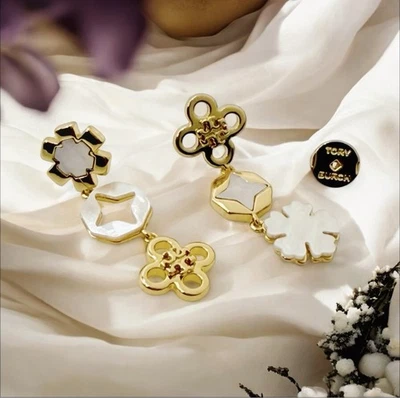 Pendientes colgantes de trébol Kira Tory Burch. Venta al por menor $180 Foto 1 de 4