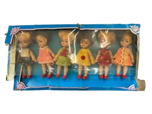 Mini Muñeca Vintage Años 60 Conjunto De 6 Vestidos Surtidos Colores CS No. 60916 Hong Kong - Imagen 1 de 8