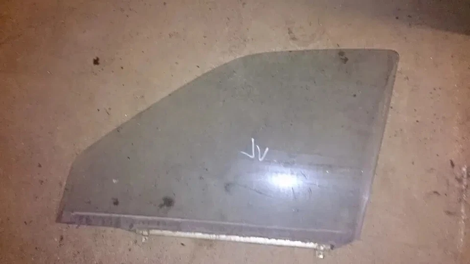 Daihatsu Charade III 1.3i CX door window side window front left - Image 1 of 1