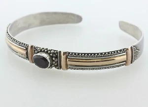 "Brazalete y puño granate con diseño de puntos de Bali con acento de plata esterlina y oro 18K - 7" - Imagen 1 de 8