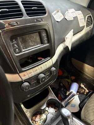 Pantalla de infoentretenimiento central delantera usada se adapta a: Dodge Journey 2015 pantalla tablero mou Foto 1 de 4