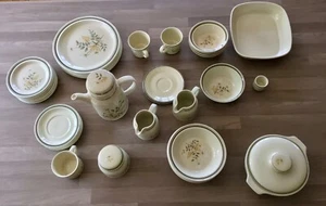 Royal Doulton Will o' the Wisp (LS1023) Lambeth Steinzeug Sortiment - Bild 1 von 2