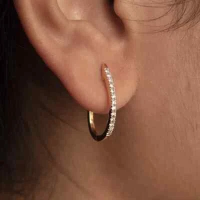 Pendientes de aro de diamantes naturales hechos en oro macizo de 14K regalo de aniversario para mujer. Foto 1 de 4