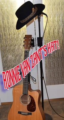 Sombrero de Ronnie Van Zant* Foto 1 de 4