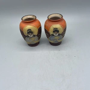 2 Vintage Japanese Satsuma Vase Geisha Moriage Pottery Hand Painted 2.5 - Picture 1 of 14
