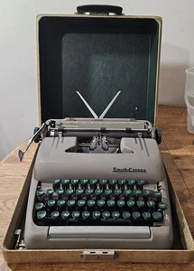 Vintage 1954 Smith Corona Portable Silent Typewriter Brown Green Keys - Nice. - Picture 1 of 20